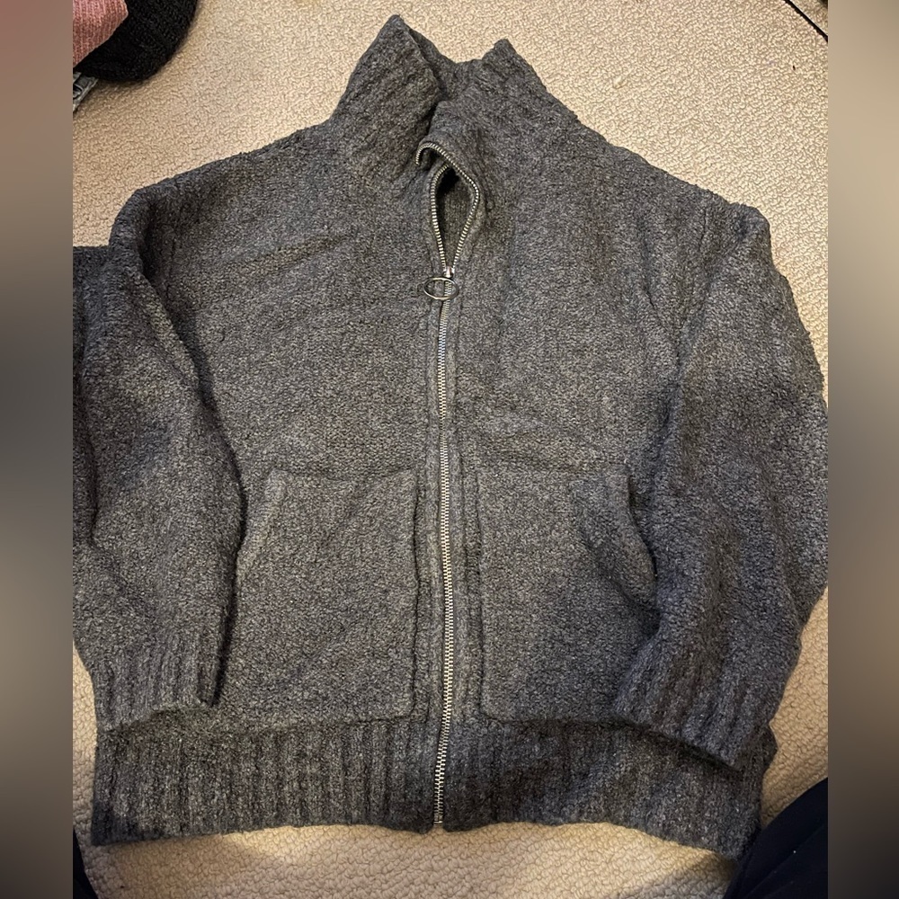 Old Navy zip up sweater. Size medium.